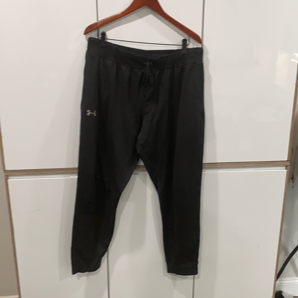 Gently worn black under Armour joggers.